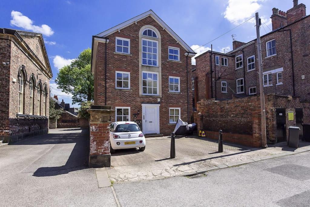 Loveyork Priory - With Parking *